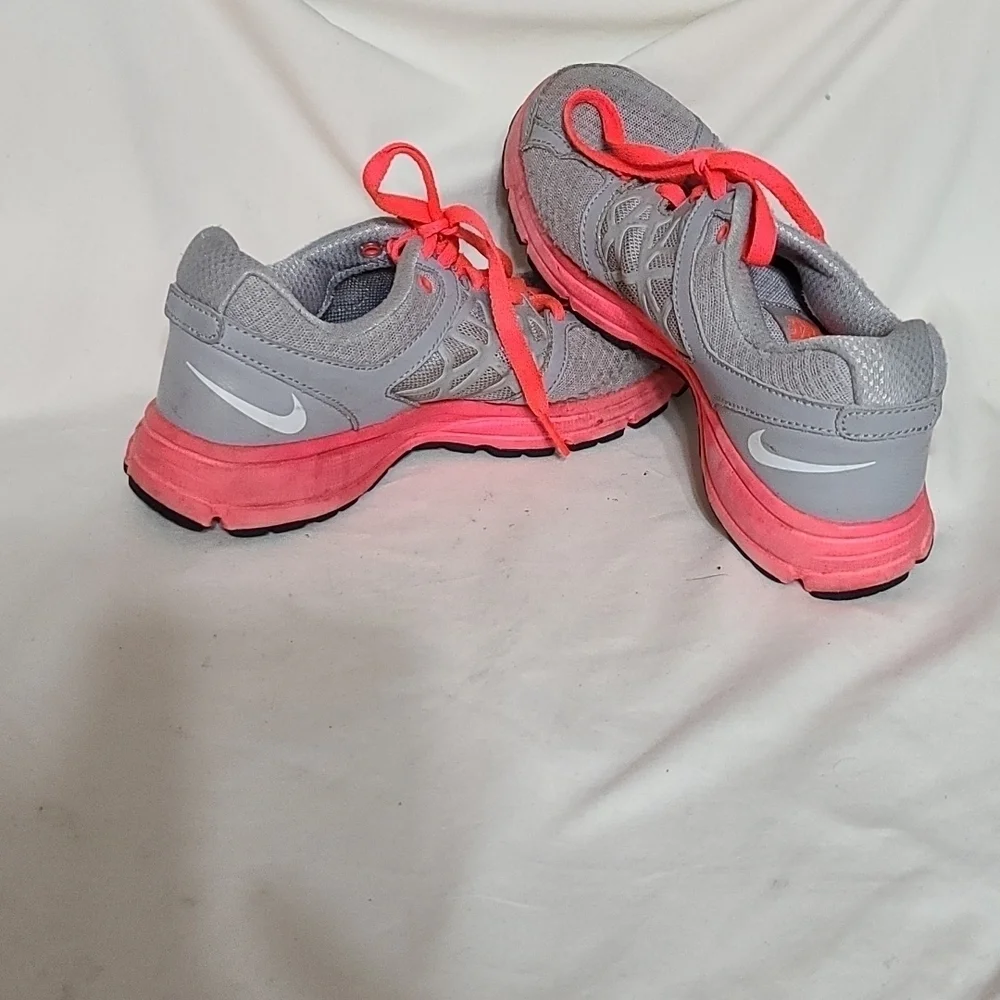 Nike Relentless 2 Women's Athletic Shoes Gray/Coral/White Size 8 EUC‎